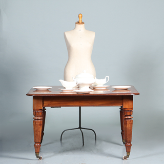 Eetkamertafel tot 12 personen Victoriaans ca 1860 in mooie oude kleur