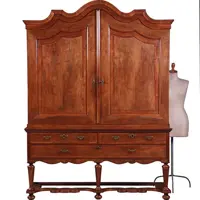 Majestueus kruisvoet kabinet met gewelfde kroon in noten met mahonie visgraat ca 1720