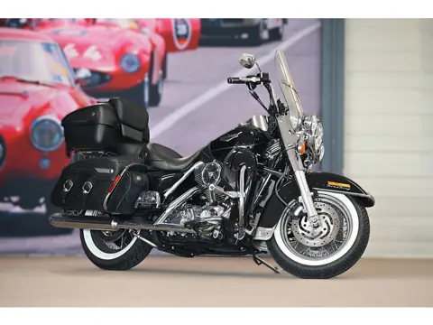 Harley-Davidson 88 FLHRCI Road King Classic (bj 2006)