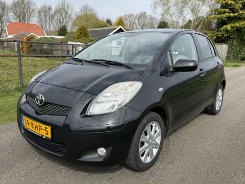 Toyota Yaris 1.3 VVTi Executive ECC/NAVI/KEYLESS/AUTOMAAT/APK 04-2027!