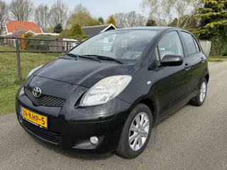 Toyota Yaris 1.3 VVTi Executive ECC/NAVI/KEYLESS/AUTOMAAT/APK 04-2027!