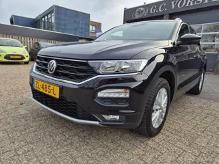 Volkswagen T-Roc 1.0 TSI Style /navi/carplay/trekhaak/140pk gechipt