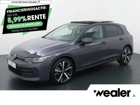 Volkswagen Golf 1.5 eHybrid Life Edition | 204 PK | SoH 100% | Panoramadak | Stoelverwarming | Achte
