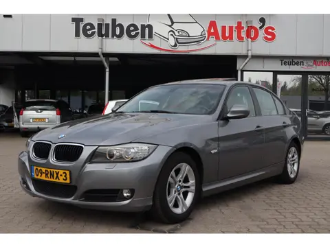 BMW 3-serie 318d Luxury Line | Schuif-Kanteldak | Leder | Bluetooth | Navigatie | Xenon