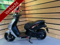 Peugeot Snorscooter Kisbee Sportline 4T (bj 2016)