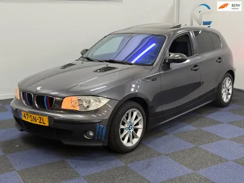 BMW 1-serie 116i Executive / SCHUIFKANTELDAK / NAVI-MULTIEMEDIA SCHERM