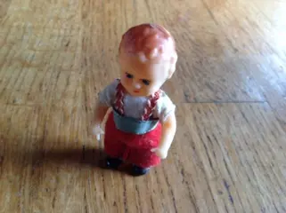 Poppetje 7,5 cm. - Oud