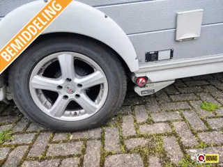 Kip Grey Line Special 44 EKL met doucheruimte