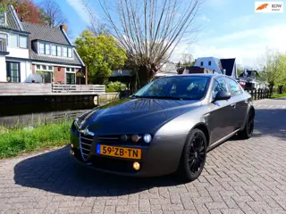 Alfa Romeo 159 1.9 JTS 161pk INRUILKOOPJE ZO MEENEMEN HANDEL EXPORT