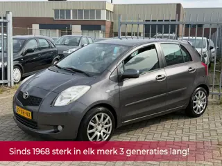Toyota Yaris 1.3 VVTi Sol 5 DEURS! 1E EIGENAAR l NL AUTO NAP! NIEUWSTAAT VOL LEER l AIRCO l LMV l MT
