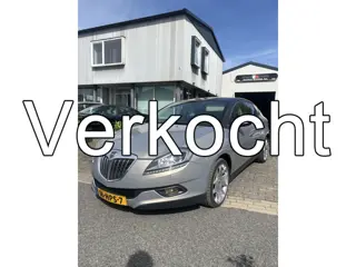 Lancia Delta 1.9-16V Twin-Turbo Platino. Keurig nette Lancia die van alle optie,s voorzien is. Prijs