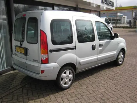 Gezocht lichtmetalen renault velg