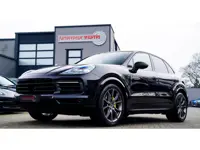 Porsche Cayenne 3.0 E-Hybrid | Sport Chrono | Panorama | Luxe Leder | Luchtvering | Bose Surround so