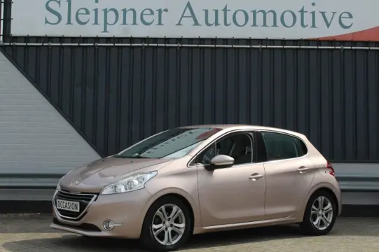PEUGEOT 208 ALLURE /Airco/ Navigatie/ mooie frisse auto!!