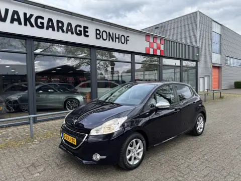 Peugeot 208 1.2 VTi Style CRUISE-AIRCO-TREKHAAK (bj 2014)
