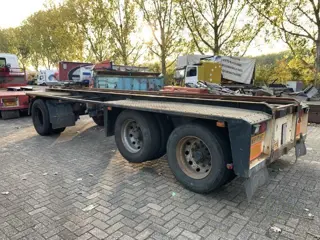 Floor FLA-10-188 Container Chassis with lift axle