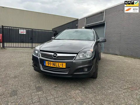 Opel Astra Wagon 1.6 111 years Edition Airco Cruise Elek. Pakket LM-Wielen Trekhaak APK NAP.