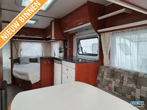 Chateau Calista 450 FHU Mover Lengtebed Zit Tent