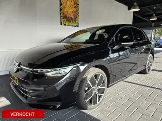 Volkswagen Golf 1.5 eTSI Edition 50 / Panoramadak / 1 jaar volledige Bovag Garantie + onderhoud