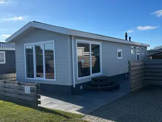 Luxe chalet aan de rand van het bos en vlakbij het strand