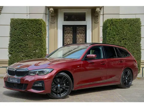 BMW 3-serie Touring 320i High Executive TREKHAAK | PANO | KUIPSTOELEN | CARBON | ADAPTIVE | MEMORY |