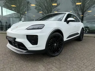 Porsche Macan 100 kWh ** Panodak ** 22inch ** BOSE ** Rijbereik 588km (WLTP) NL-auto ** NAP!!