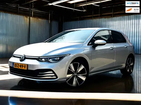 Volkswagen GOLF 1.4 eHybrid Style plugin_204PK_Carplay_stoel massage_ACC
