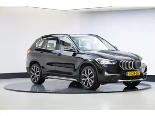 BMW X1 sDrive20i VDL Nedcar Edition | Leder | Panoramadak | H&K | 19 Inch | Head Up |