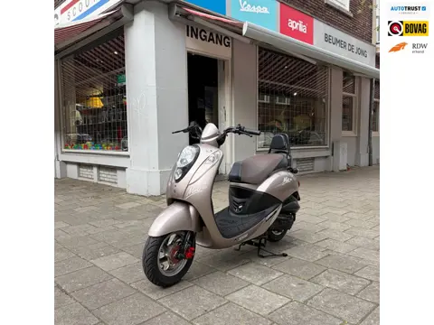 SYM Snorscooter Mio 50