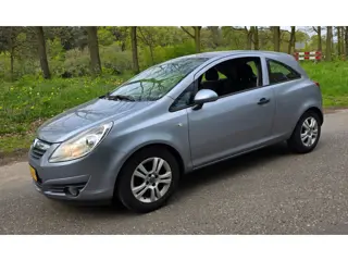Opel Corsa 1.2-16V Edition - APK T/M 08-05-2027 - Airco -