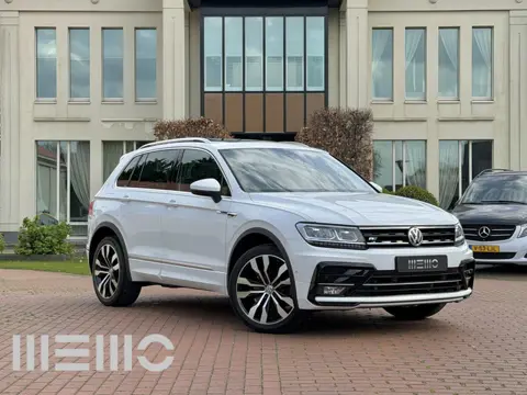 Volkswagen Tiguan 2.0 TSI 4Motion Highline Business R Apple Carplay - Panoramadak - Trekhaak