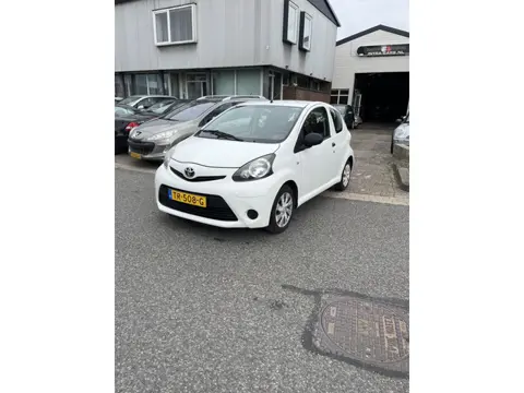 Toyota Aygo 1.0 VVT-i Access Keurig nette en goed rijdende Aygo met een nieuwe Apk keuring 14-05-202
