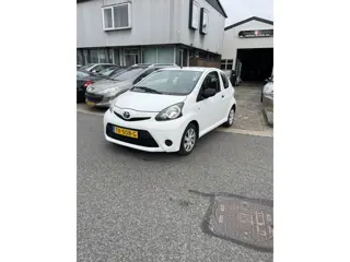 Toyota Aygo 1.0 VVT-i Access Keurig nette en goed rijdende Aygo met een nieuwe Apk keuring 14-05-202