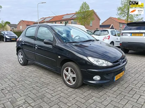 Peugeot 206 1.4 Forever 5 Deurs met Airco en nieuwe Apk