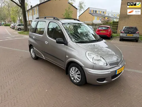 Toyota Yaris Verso AUTOMAAT / Airco / Parkeersensoren achter / Leuke auto