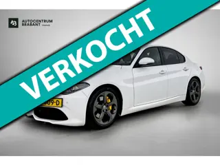 Alfa Romeo Giulia 2.0T Super Veloce-pakket(NL-auto, Navi, Stoel/Stuur VerW, Camera, Parkeersensoren,