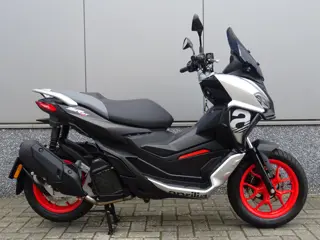 Aprilia SR GT 200 (bj 2024)