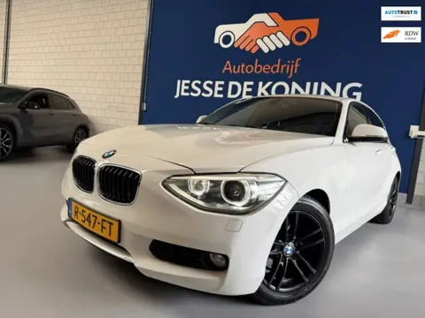 BMW 1-serie 116i Business+ / bj.2012 / 5 deurs / kleur: wit / navigatie / sportvelgen / NAP met 1435