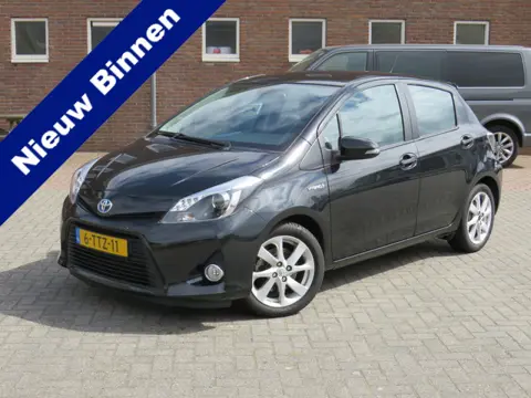 Toyota Yaris 1.5 Full Hybrid Dynamic Automaat * Rijklaarprijs incl. garantie * Cruise control * Came