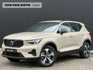 Volvo XC40 2.0 B4 Plus Dark Elektr. stoelverstelling / Harman Kardon Audio / Trekhaak / 19" All seas