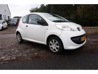 Peugeot 107 1.0-12V XR nw apk 30-1-2027 194 dkm