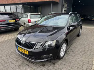 Skoda Octavia Combi 1.0 TSI Business AUTOMAAT CAMERA TREKHAAK CRUISE KEYLESS ORIG NL NAP