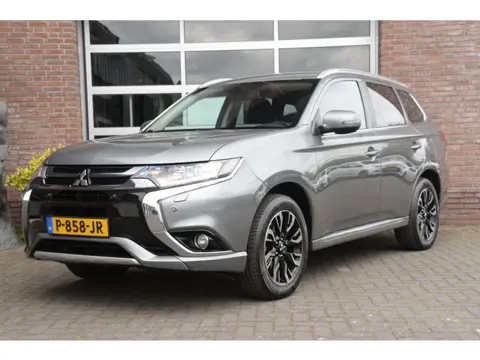 Mitsubishi Outlander 2.0 PHEV instyle | Camera | Navi | Trekhaak |