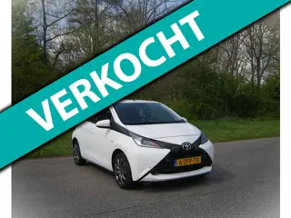Toyota Aygo 1.0 VVT-i x-play . 5 drs . Carplay . Cruiscontrol . Airco . Elec ramen . enz