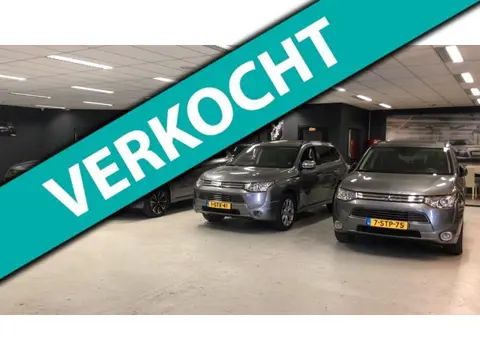 Mitsubishi Outlander 2.0 INSTYLE PHEV NIEUWE HYBRIDE ACCU CAMERA SCHUIFKANTELDAK VOLLEDIG DEALERONDE