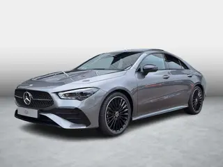 Mercedes-Benz CLA-klasse 200 AMG Line | Premium Pakket | Night Pakket | Winter Pakket | Panoramadak 