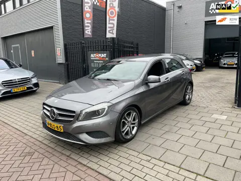Mercedes-Benz A-klasse 180 Edition Navigatie 4U3 Airco PDC NAP APK