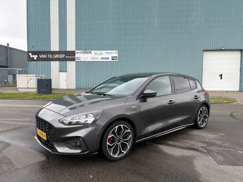 Ford Focus 1.0i EcoBoost ST Line Business 6-Bak 126 PK. Prachtige en als nieuw rijdende auto !!! BTW
