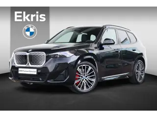 BMW iX1 eDrive20 67 kWh / Sport Pakket Pro / Pano Dak / Stuur & Stoelverwarming Voor / Trekhaak / Ha