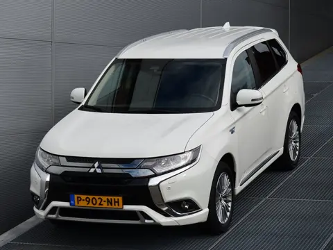 Mitsubishi Outlander PHEV 2.4 INTENSE 4WD | PLUG IN HYBRID | HOGE ZIT | LDW | PDC | CAMERA | CLIMATE